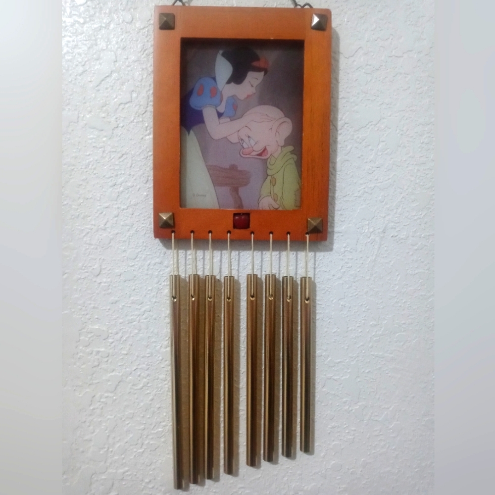 Disney Snow White Wind Chime Dopey Kiss